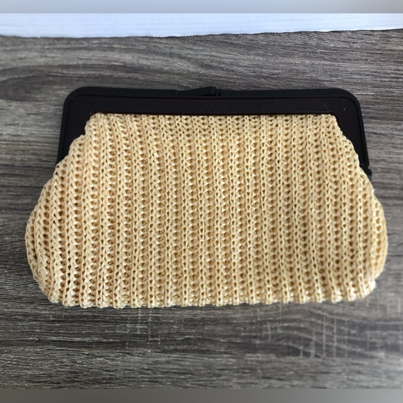 Vtg Tan Woven Clutch with Kiss Lock - Picture 3 of 11